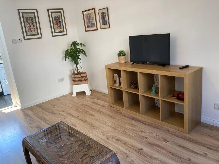 Comfy 1 Bedroom Flat With Free Parking *